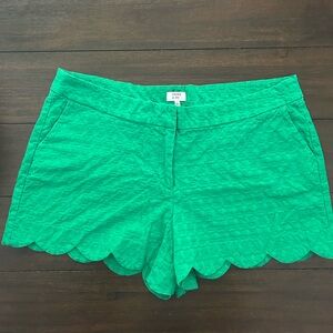 Crown & Ivy Shelby Scalloped Hem Shorts